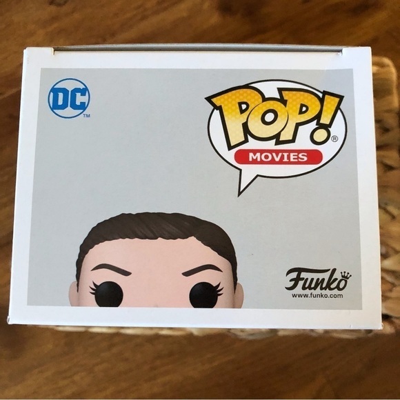 Funko Pop DC: Justice League, Diane Prince #1124 - Picture 5 of 5